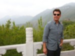 阿湯哥登上了中國長城