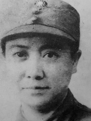 档案:中国首位从封面女郎到女将军的传奇女子