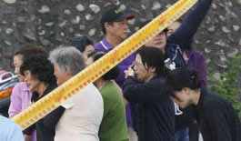 組圖：臺遭菲射擊漁船返漁港 彈孔遍佈船體