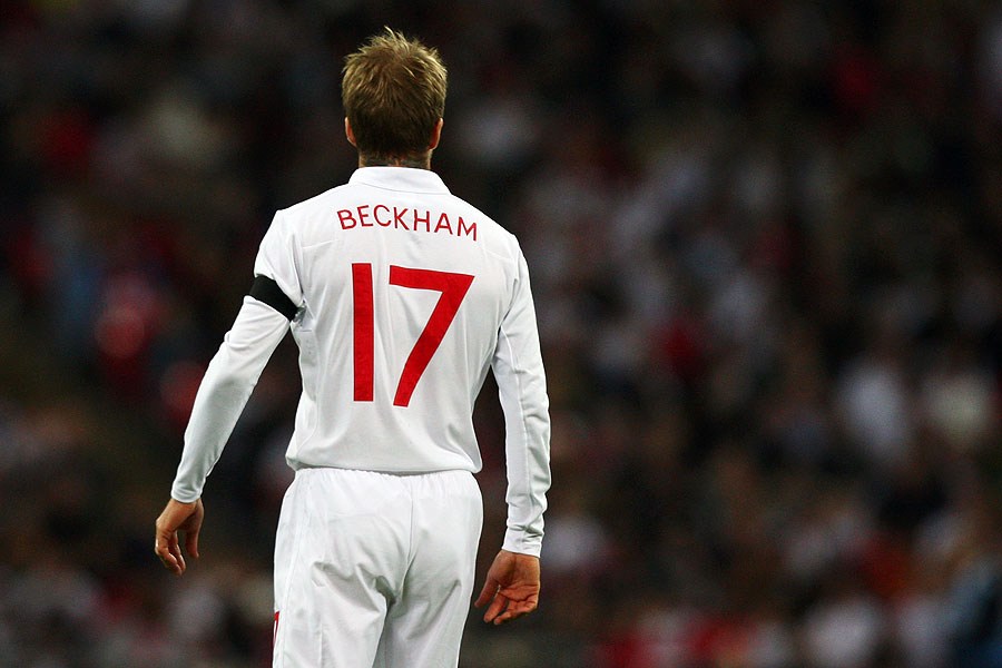 2009年4月1日，伦敦，2010年世界杯预选赛，英格兰在温布利球场迎战乌克兰队，贝克汉姆身披17号出战。贝克汉姆代表英格兰队出战了5次大赛，包括3次世界杯和两次欧洲杯。
