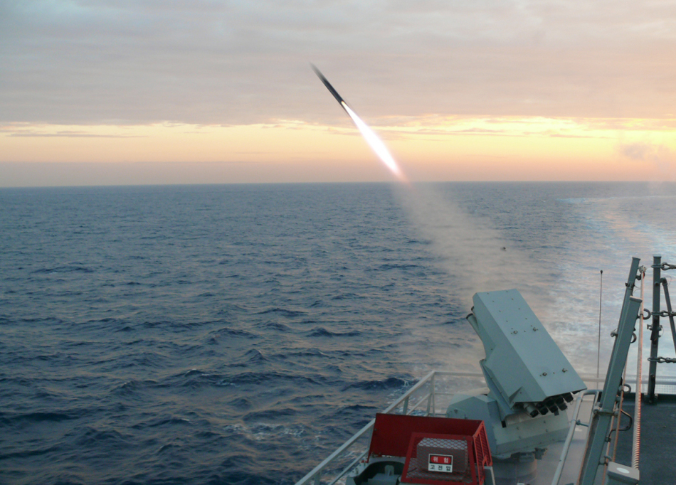 朝鲜两天发射4枚导弹 韩国“长钉”应对 朝鲜两天发射4枚导弹 韩国“长钉”应对