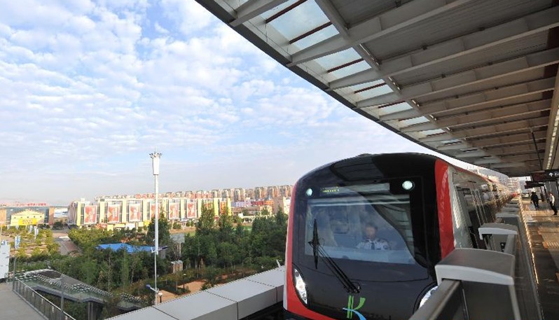 云南昆明开通我国首条高原地铁