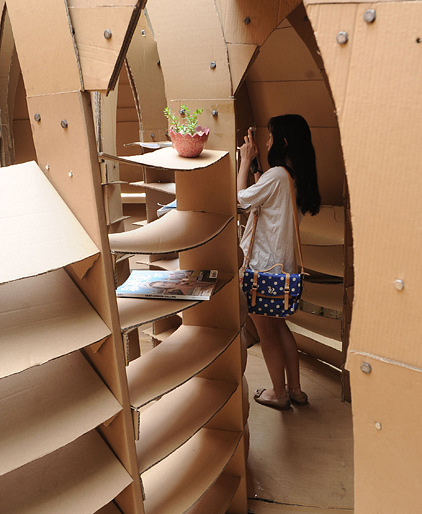 重庆大学生用纸板造小屋