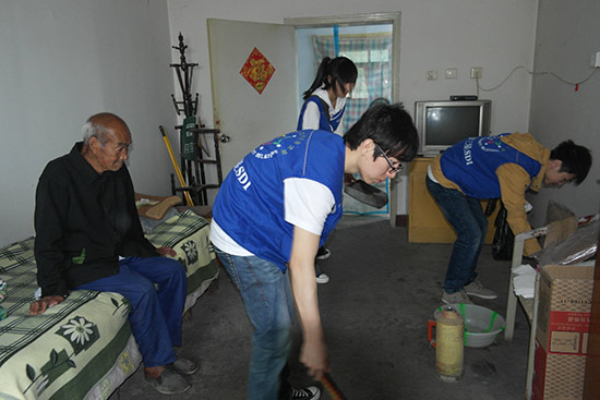 天津三星SDI 敬老院慰问公益活动