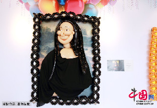 氣質盧浮宮展品-蒙娜麗莎的微笑（達.芬奇）。中國網圖片庫 建平攝影