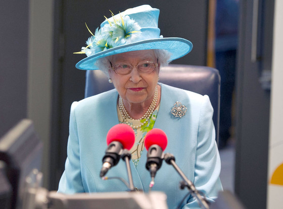 英国女王为BBC新广播大楼揭幕