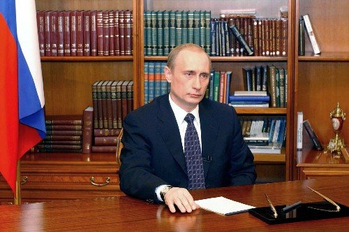 普京當選“全俄人民陣線”最高領導人 
