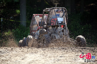 四小时拉力赛的赛况异常激烈。中国网图片库 李晓峰摄影