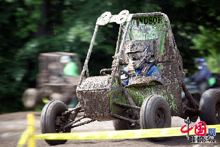 来自加拿大温莎大学的36号赛车。中国网图片库 李晓峰摄影