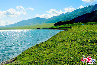 新疆赛里木湖风光。中国网图片库 安正康/摄