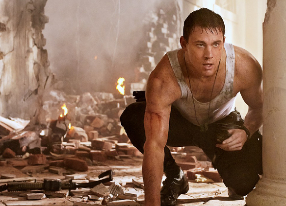 《白宫陷落》剧照曝光 查宁·塔图姆秀肌肉当硬汉