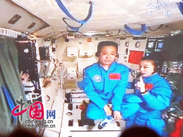 航天员失重打禅表演 中国网 寇莱昂
