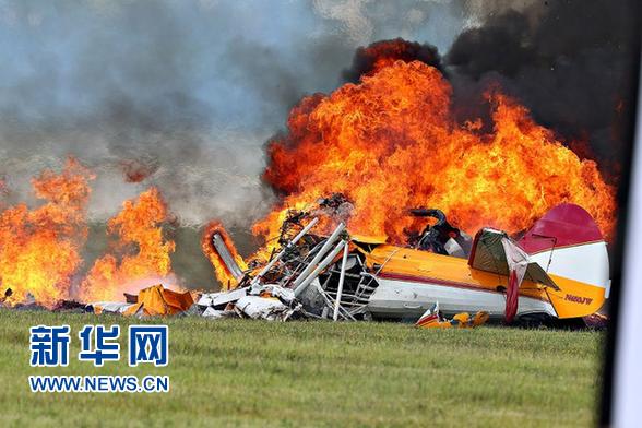 美国航展发生坠机 机上两人遇难