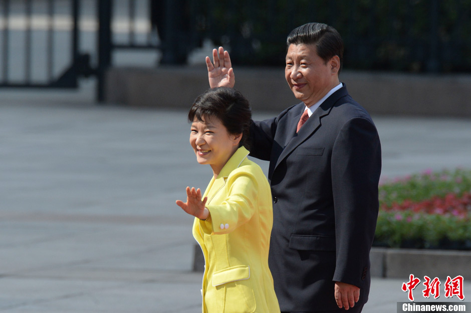 习近平举行仪式欢迎韩国总统朴槿惠访华