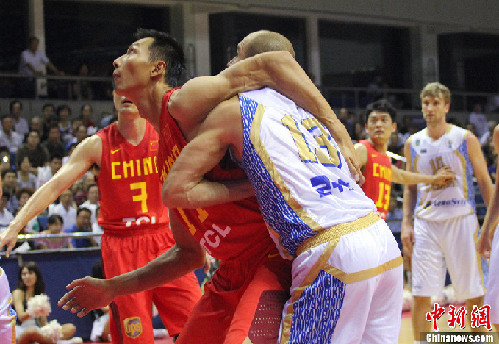 中国男篮险胜乌克兰 赛后现尴尬一幕_ 视频中