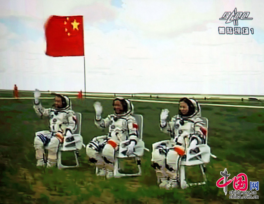 三位航天员全部出舱。中国网记者 杨佳摄影