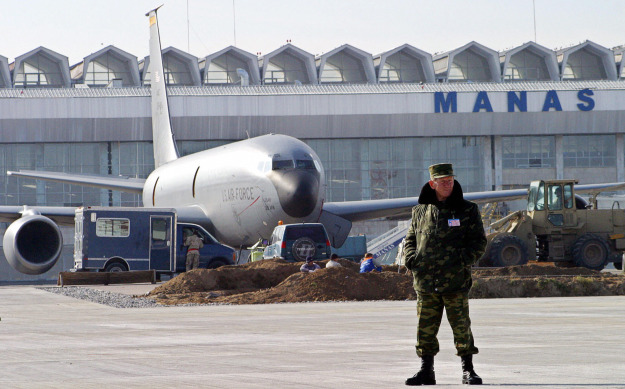 比什凯克:吉总统签署议案 将收回美军基地_ 视频中国