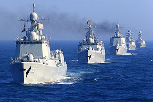 中国海军舰艇编队在日本海进行编队运动训练