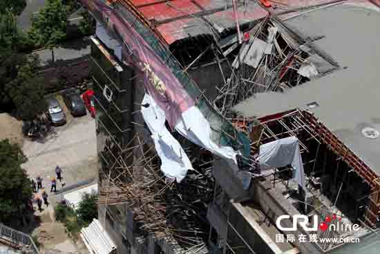 宁波一酒店施工现场坍塌 6人高空坠落被埋