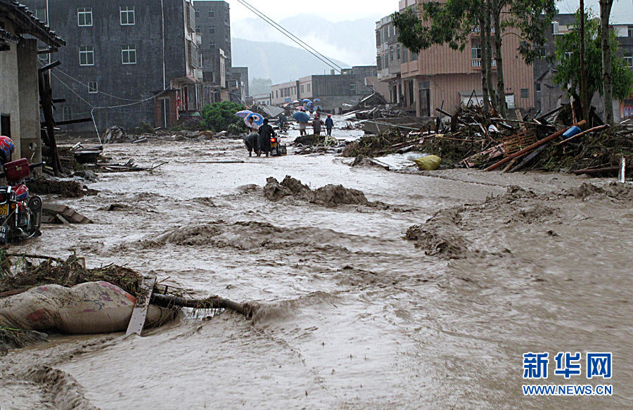 四川遭遇特大暴雨災害已致31人死亡_ 視頻中國