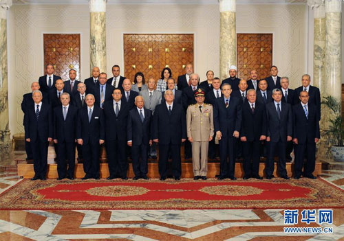 埃及：过渡政府成员宣誓就职