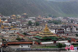 7月14日，在甘肃省甘南藏族自治州夏河县拍摄的拉卜楞寺外景。 中国网图片库 赖鑫琳 摄