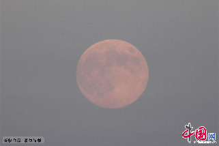 7月22日晚，超级月亮再现黑龙江省大庆市上空。中国网图片库 韩兴华摄