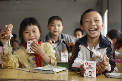 广西食安办称学生吃营养餐呕吐因感官不适应