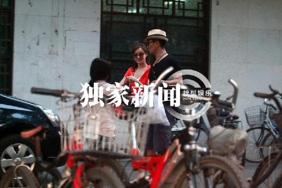 吴樾<em>黄</em>晓明王学兵<em>吴京</em> 图揭明星车内激情照_资