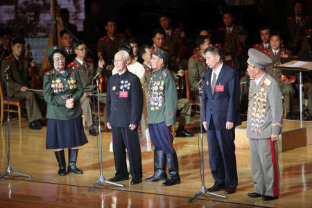 中朝老戰士相聚紀念朝鮮戰爭停戰60週年