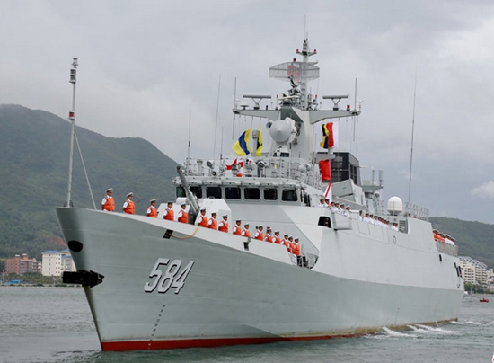 中国新型护卫舰梅州舰入列南海舰队