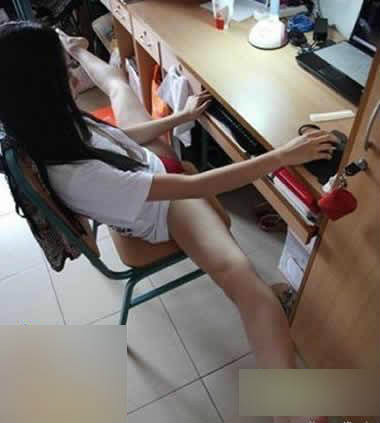 <em>女子泳池</em>骚扰15岁男孩