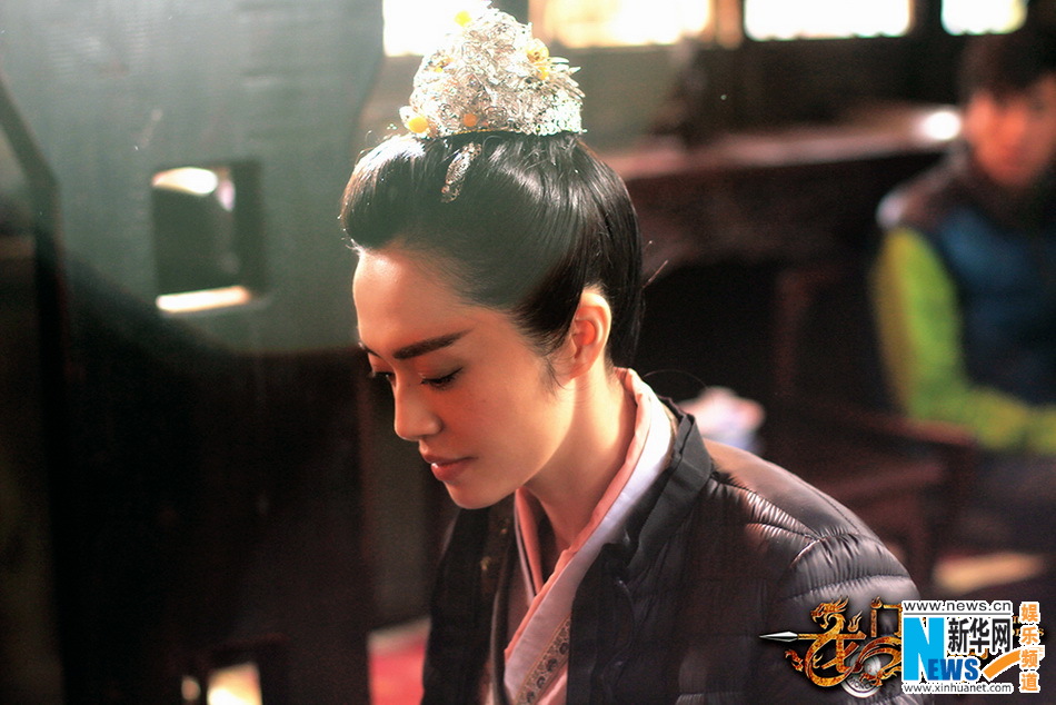 《龙门镖局》姚晨今晚亮相 御姐引黄晓明围观