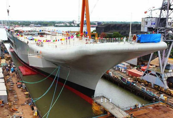 制造的航空母舰——"维克兰特"号的下水仪式在印度港口城市科钦举行