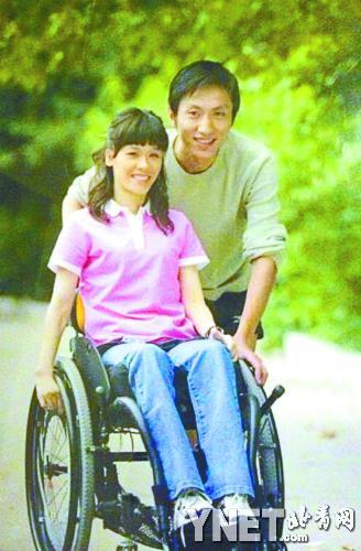 2007年黄健与桑兰一同见证北京奥运倒计时一周年 本版供图/黄健