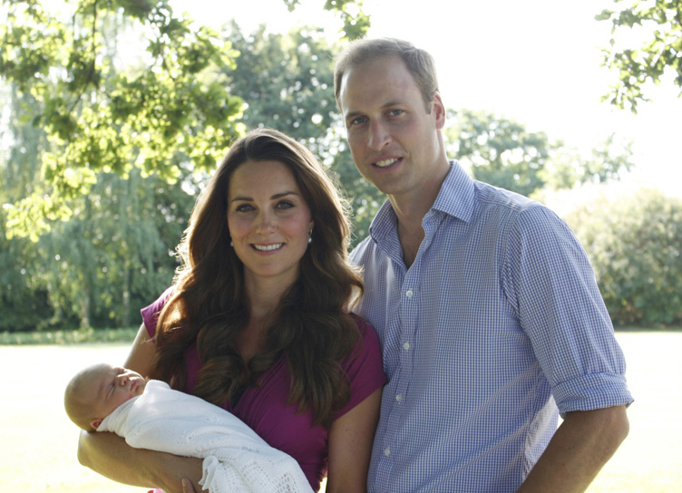 英国威廉王子最新全家福照片公布