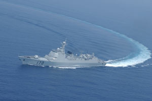 霸氣：052C型'中華神盾'艦海上玩漂移