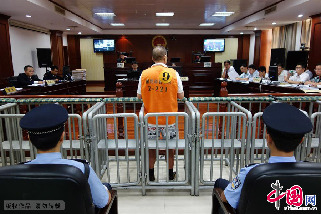 2013年8月28日，犯罪嫌疑人在接受法庭审判。中国网图片库 贺茂峰/摄