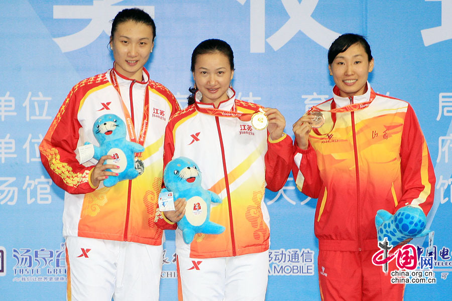 骆晓娟战胜队友许安琪获全运会女重冠军