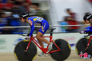 9月3日，在沈阳举行的第十二届全运会场地自行车女子团体竞速赛决赛中，上海队在比赛中。 中国网 董宁 摄影