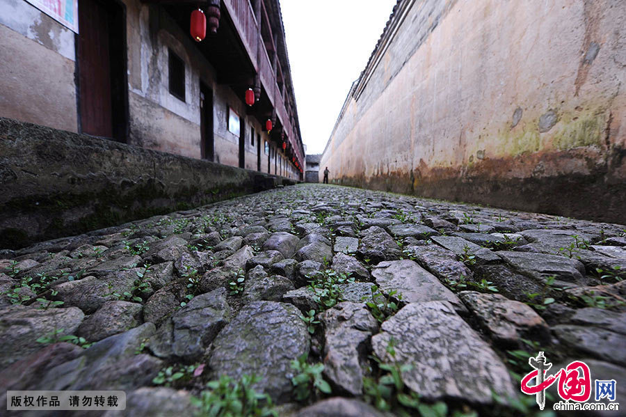 关西新围内古老的石板路。 中国网图片库 赖鑫琳/摄