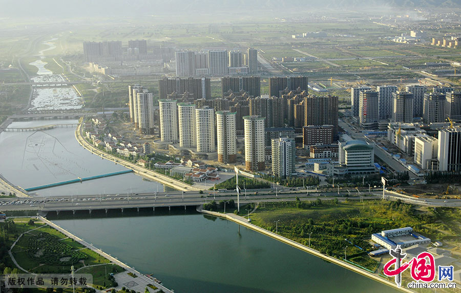 呼和浩特市新城区航拍景象。 中国网图片库 王伟/摄