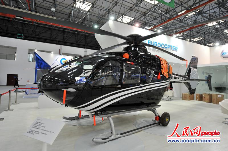 歐洲直升機公司生産的EC-135輕型雙發多用途直升機　人民網 翁奇羽 攝
