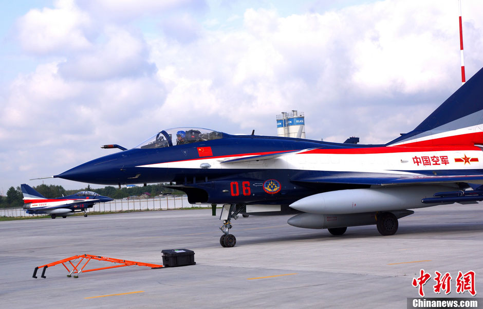 中国空军八一飞行表演队离开莫斯科回国