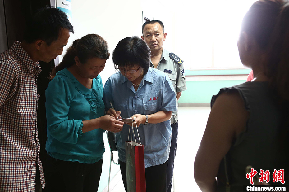 山西被挖眼男童出院 家人收到100多万元捐款