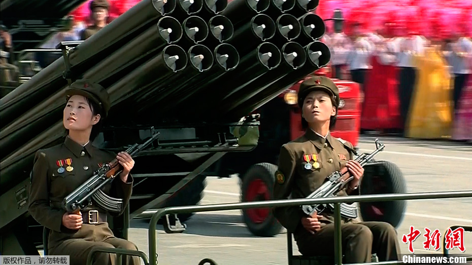 朝鲜举行大型阅兵仪式庆祝建国65周年组图