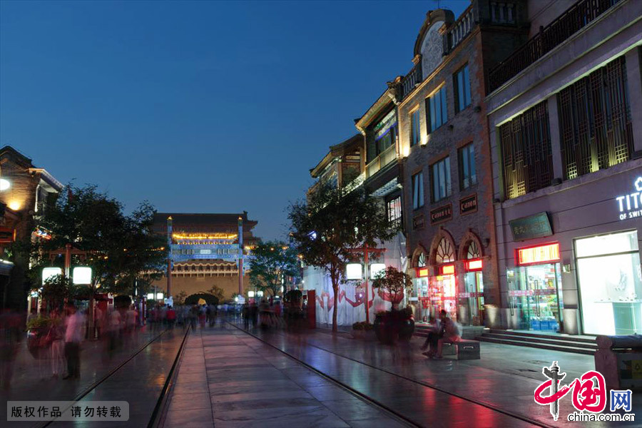 北京前門大街夜景。中國網圖片庫 王瓊/攝