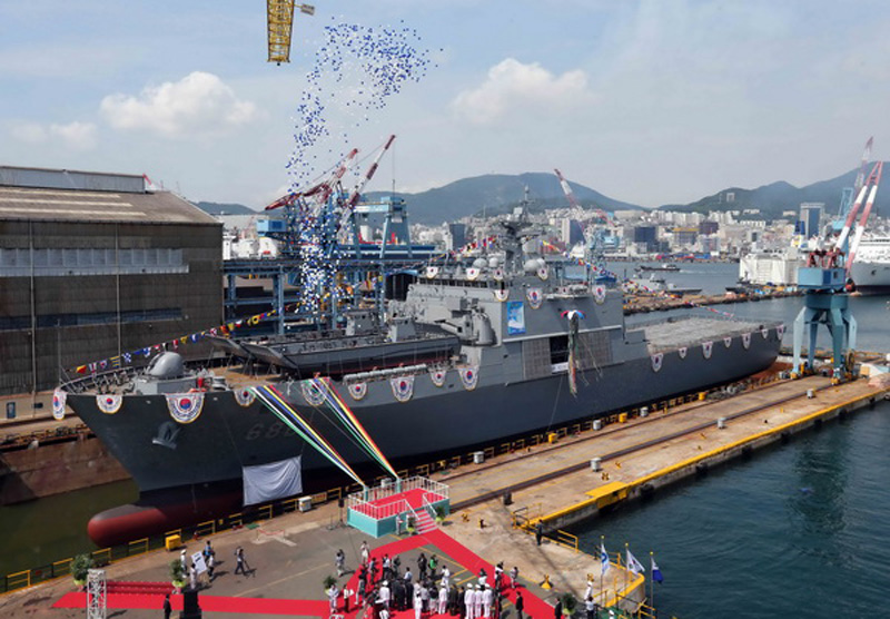 韩国海军新一代登陆舰下水 排水量4500吨