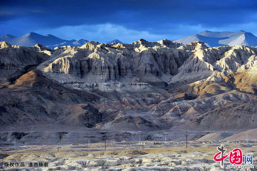 西藏阿里地区扎达县内壮观的扎达土林。中国网图片库 赖鑫琳/摄