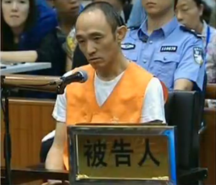 北京摔童案開庭審理 被告當庭翻供稱摔的是購物車[組圖]